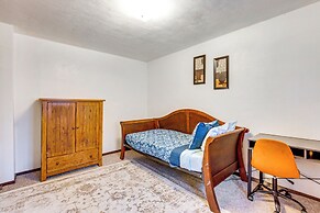 12 Mi to Dtwn St Louis: Family Home w/ Fireplaces!