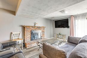 12 Mi to Dtwn St Louis: Family Home w/ Fireplaces!