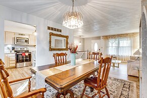 12 Mi to Dtwn St Louis: Family Home w/ Fireplaces!