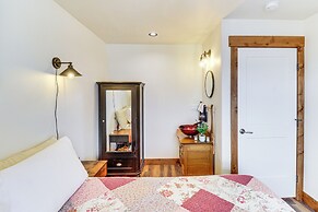 Starry Skies & Mtn Views: Family Retreat in Elmo