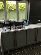 Cozy Coastal Retreat in Colwyn bay Sleeps 8