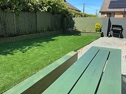 Cozy Coastal Retreat in Colwyn bay Sleeps 8