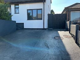 Cozy Coastal Retreat in Colwyn bay Sleeps 8