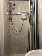 Cozy Coastal Retreat in Colwyn bay Sleeps 8