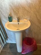 Cozy Coastal Retreat in Colwyn bay Sleeps 8