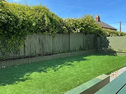 Cozy Coastal Retreat in Colwyn bay Sleeps 8