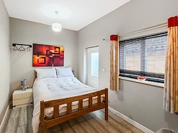 Eco Friendly White House Sleeps 8