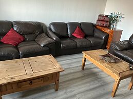 Cozy Coastal Retreat in Colwyn bay Sleeps 8