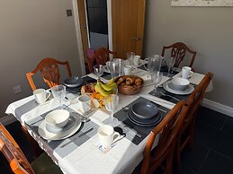 Cozy Coastal Retreat in Colwyn bay Sleeps 8