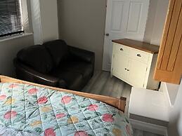 Cozy Coastal Retreat in Colwyn bay Sleeps 8