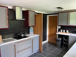 Cozy Coastal Retreat in Colwyn bay Sleeps 8