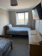 Cozy Coastal Retreat in Colwyn bay Sleeps 8