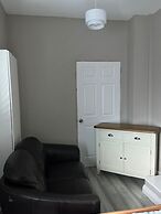 Cozy Coastal Retreat in Colwyn bay Sleeps 8