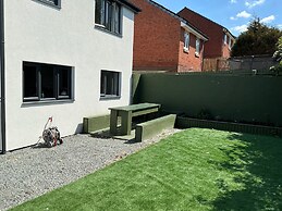 Cozy Coastal Retreat in Colwyn bay Sleeps 8