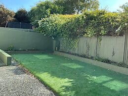 Cozy Coastal Retreat in Colwyn bay Sleeps 8