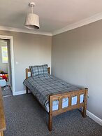 Cozy Coastal Retreat in Colwyn bay Sleeps 8