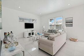 Gorgeous 4Bd Close to Disney With Spa at Reunion Resort 1552