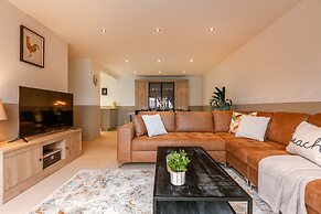 Cozy Apartment With Balcony With Parking