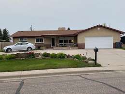 Comfortable & Spacious 3br Home In Cheyenne 3 Bedroom Home