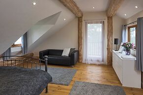 Traditional Scandinavian/north American Log Home