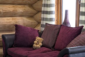 Traditional Scandinavian/north American Log Home