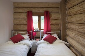 Traditional Scandinavian/north American Log Home