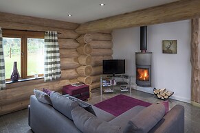 Traditional Scandinavian/north American Log Home