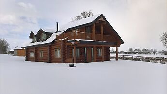 Traditional Scandinavian/north American Log Home