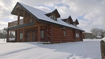 Traditional Scandinavian/north American Log Home