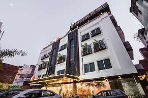 HOTEL YUGANTAR & BANQUETS