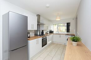 2 Bed Derby House- Parking - Rolls Royce