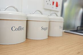 2 Bed Derby House- Parking - Rolls Royce