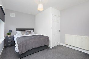 2 Bed Derby House- Parking - Rolls Royce