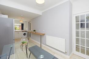 2 Bed Derby House- Parking - Rolls Royce