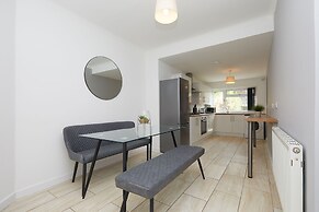 2 Bed Derby House- Parking - Rolls Royce