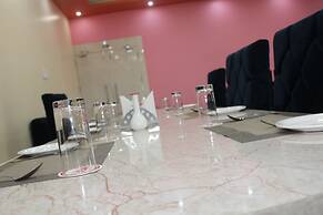 Hotel MJR - Free Pickup and Drop Temple, Sea Beach & Puri Railway Stat