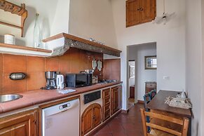 Bright Last-Floor Apartment with Terrace