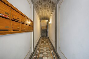 Bright Last-Floor Apartment with Terrace