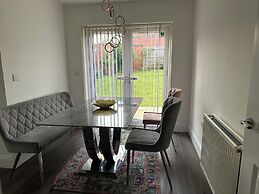 The Comfortable Crew & Family Home