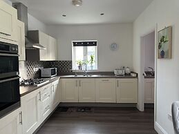 The Comfortable Crew & Family Home