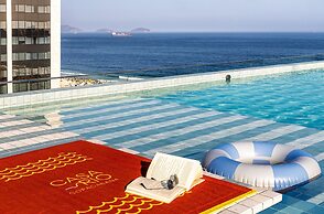 Refuge a few Steps From Copacabana Beach Q15