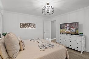 Amazing 4 Bedrooms Home With Pool Close to Disney