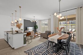 Amazing 4 Bedrooms Home With Pool Close to Disney