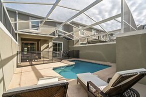 Amazing 4 Bedrooms Home With Pool Close to Disney