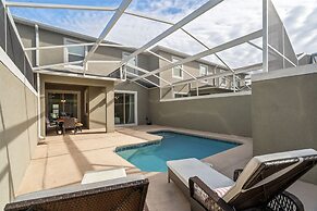 Amazing 4 Bedrooms Home With Pool Close to Disney