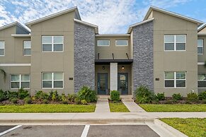 Amazing 4 Bedrooms Home With Pool Close to Disney