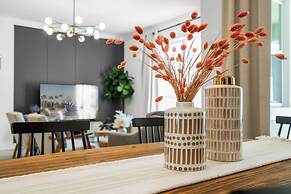 Amazing 4 Bedrooms Home With Pool Close to Disney