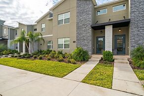 Amazing 4 Bedrooms Home With Pool Close to Disney