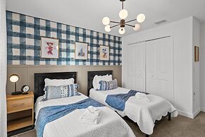 Amazing 4 Bedrooms Home With Pool Close to Disney