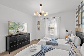 Amazing 4 Bedrooms Home With Pool Close to Disney